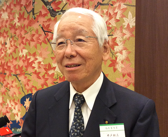 井　戸　　敏　三　氏
