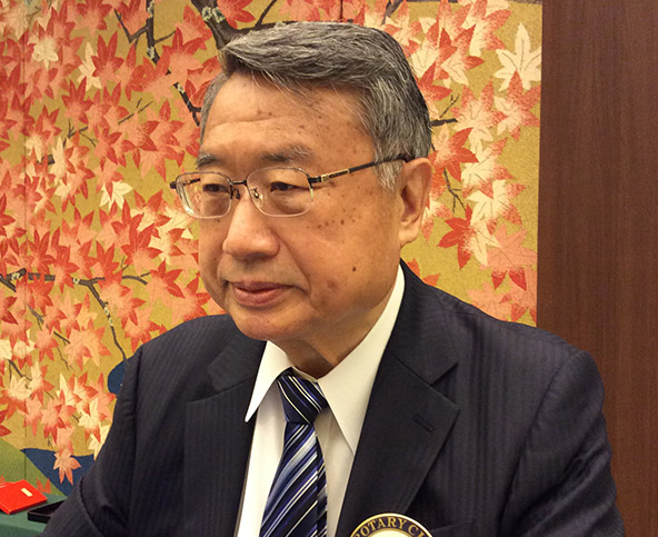 佐　川　　泰　宏　君