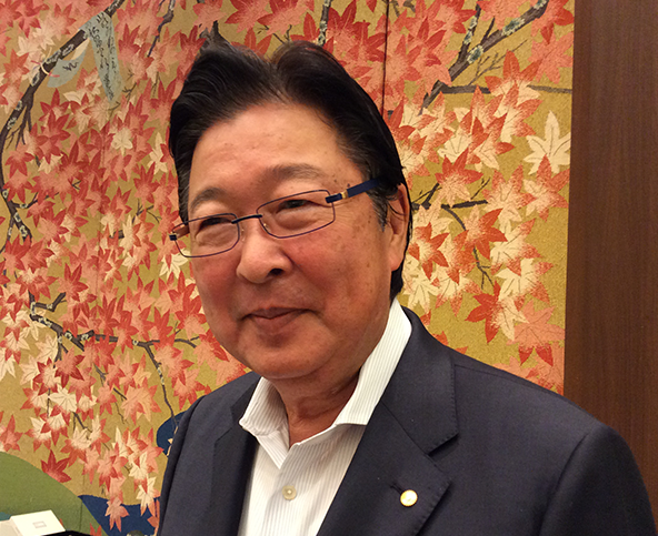 渡　辺　　岳　夫　君（家具製造）