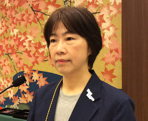 張　　　惠　莉　氏