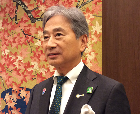 吉　川　　健　之　氏