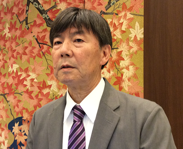 山　口　　利　昭　氏
