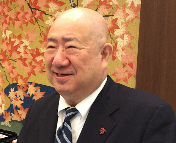 岡　　　　昌　治　氏