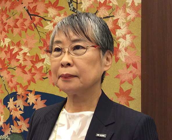 黒　田　　慶　子　氏