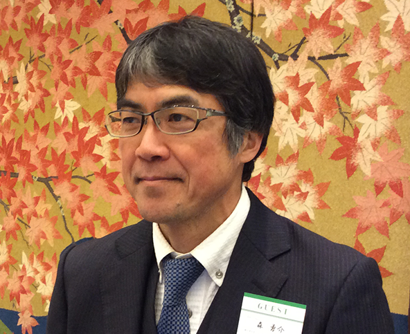 森　　　　勇　介　氏