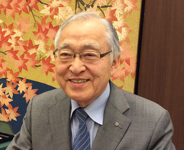 堀　　　　正　二　氏