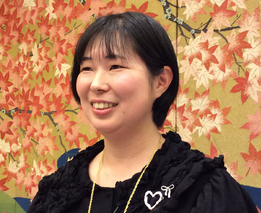 大　西　　千　晶　氏